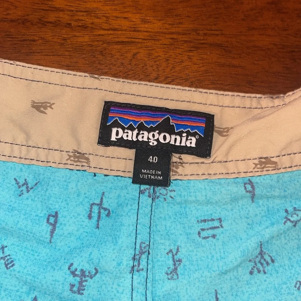 Patagonia M's Printed Wavefarer Mens Board Shorts. Size 40. 19’inches in length